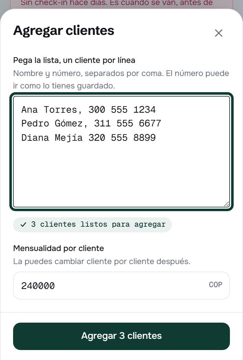 La pantalla de agregar clientes, con una lista pegada y el conteo de clientes reconocidos.