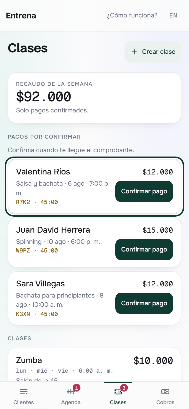 La pestaña de clases: el recaudo de la semana y un pago por confirmar con su código de referencia.